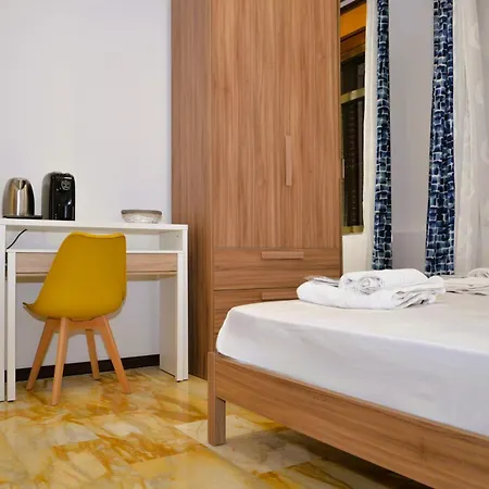 Affittacamere Punto Felice Riviera - Centro Lungomare Caracciolo 3*